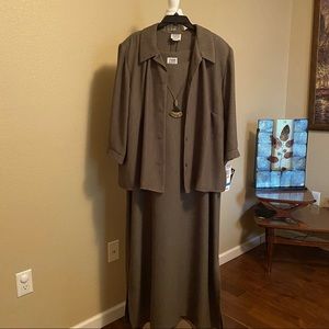 New R&M Richards Plus Olive Maxi Dress and Jacket Set with Necklace size 24W